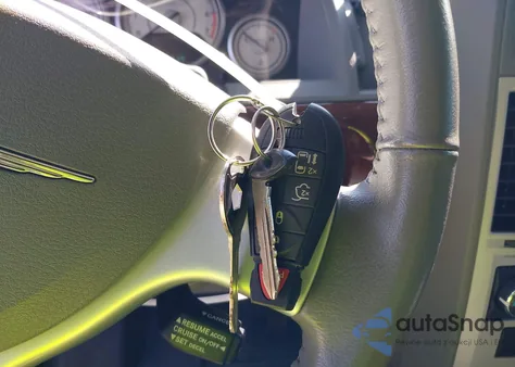 2010 Chrysler Town & Country Touring from USA, damaged, VIN 2A4RR5D17AR103897